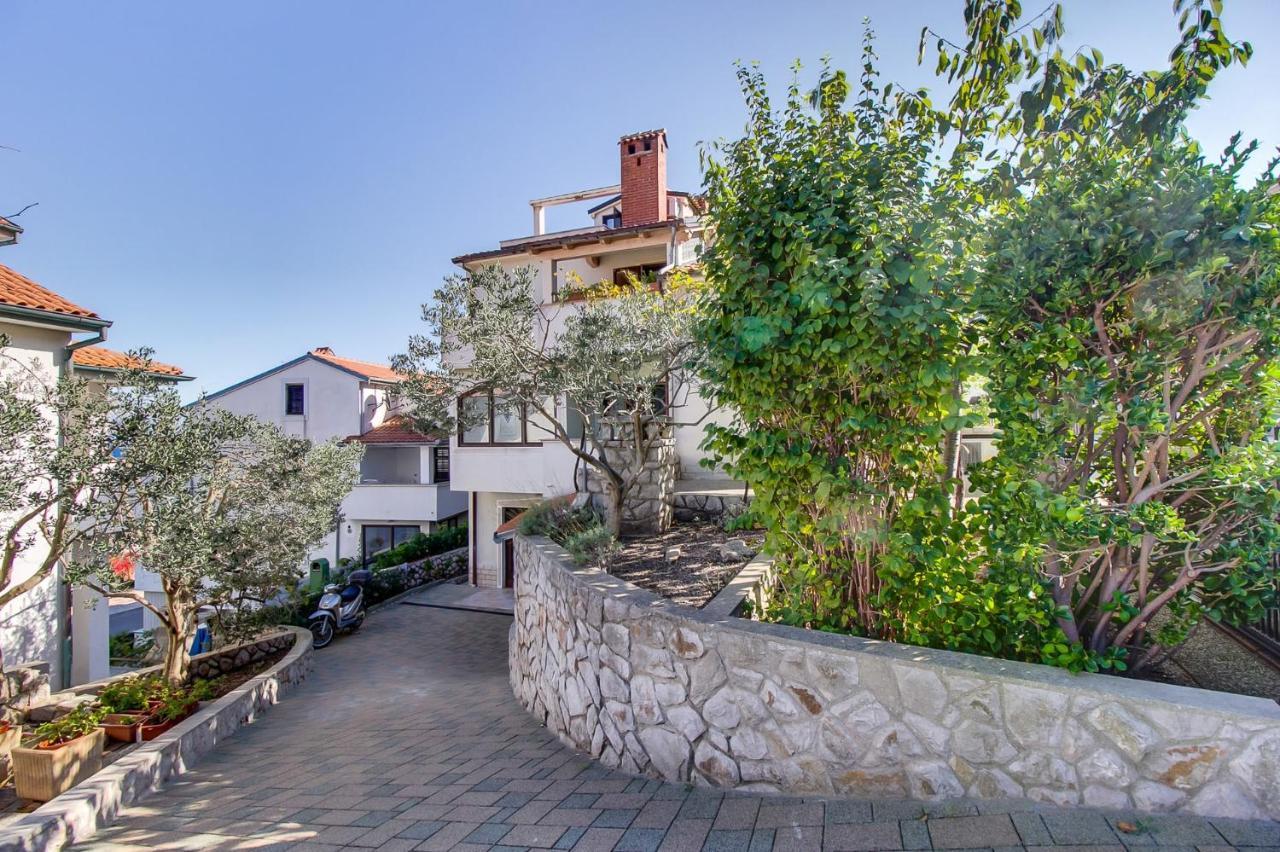 Apartments With A Parking Space Mali Losinj Exterior photo