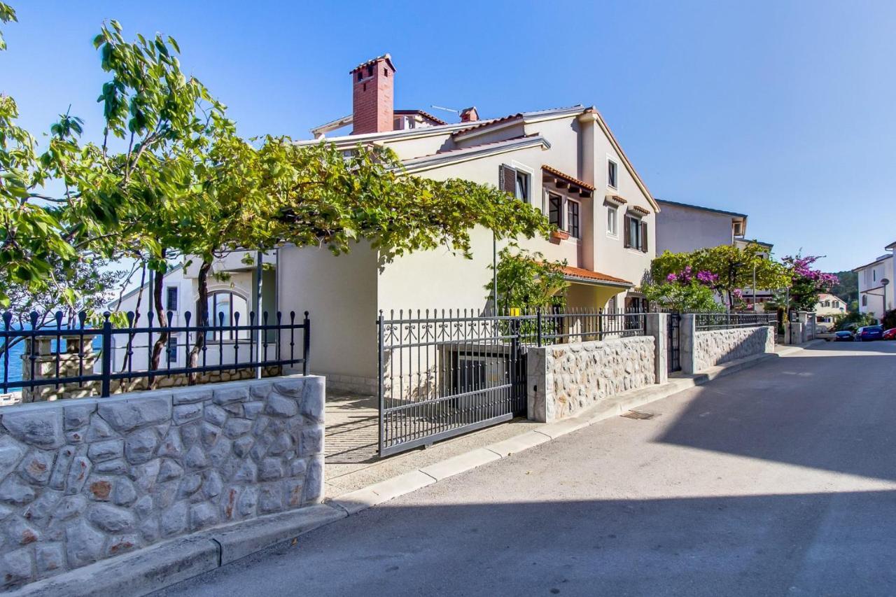 Apartments With A Parking Space Mali Losinj Exterior photo