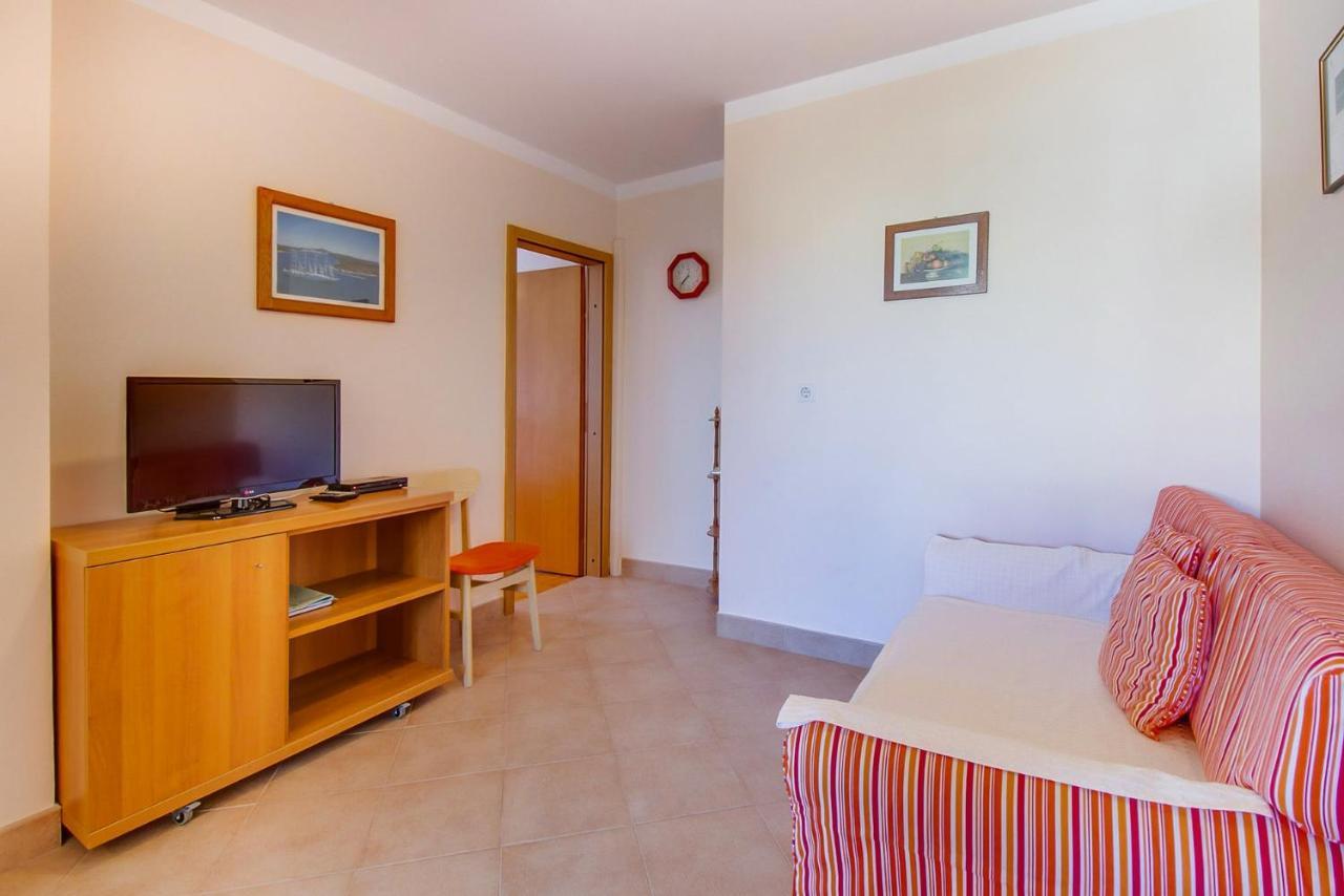 Apartments With A Parking Space Mali Losinj Exterior photo