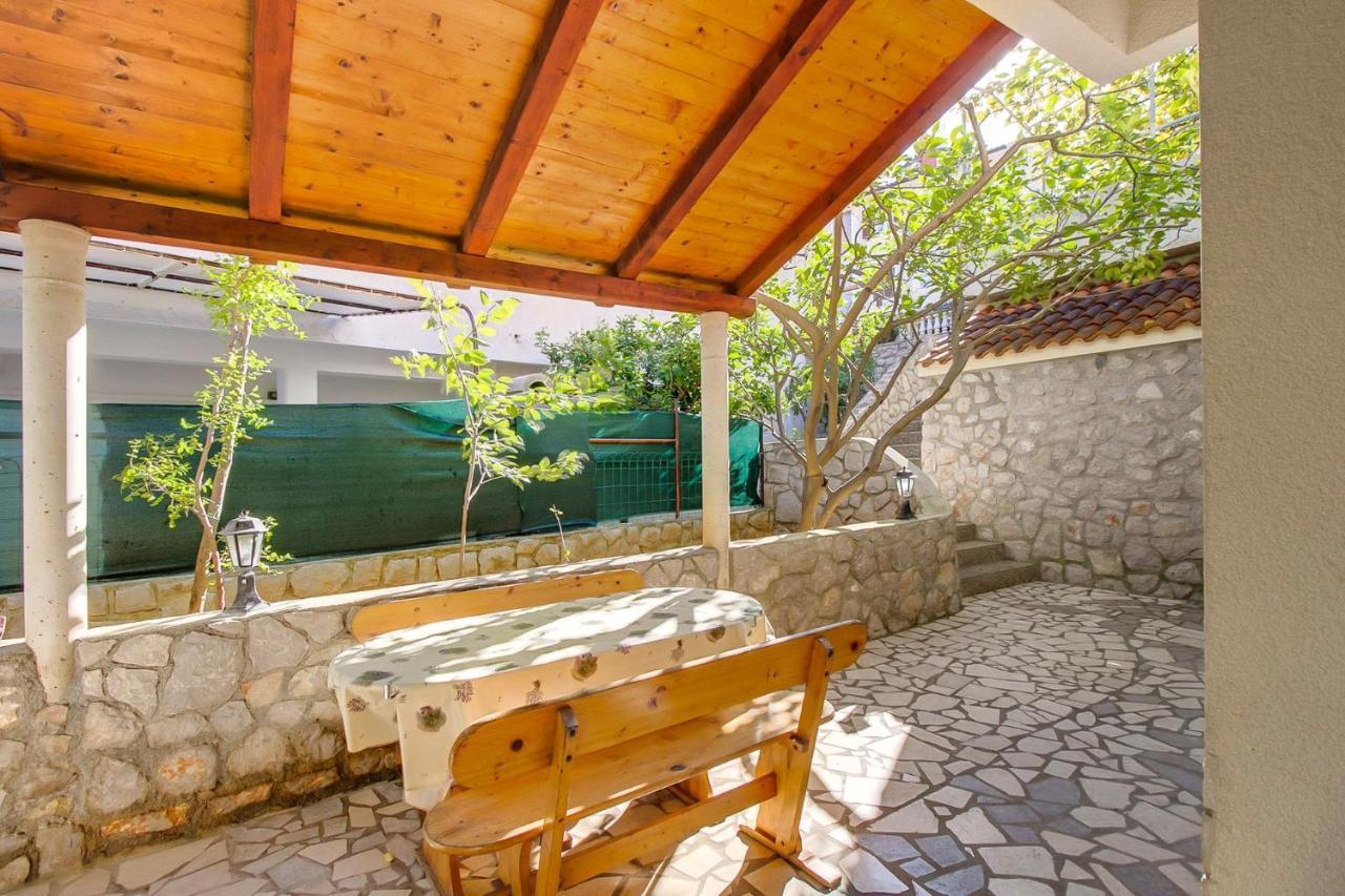 Apartments With A Parking Space Mali Losinj Exterior photo
