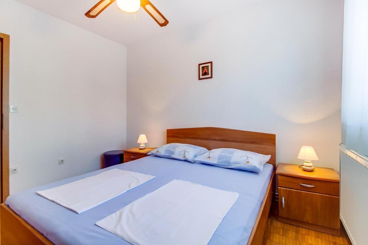 Apartments With A Parking Space Mali Losinj Exterior photo