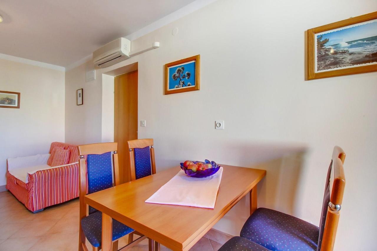 Apartments With A Parking Space Mali Losinj Exterior photo