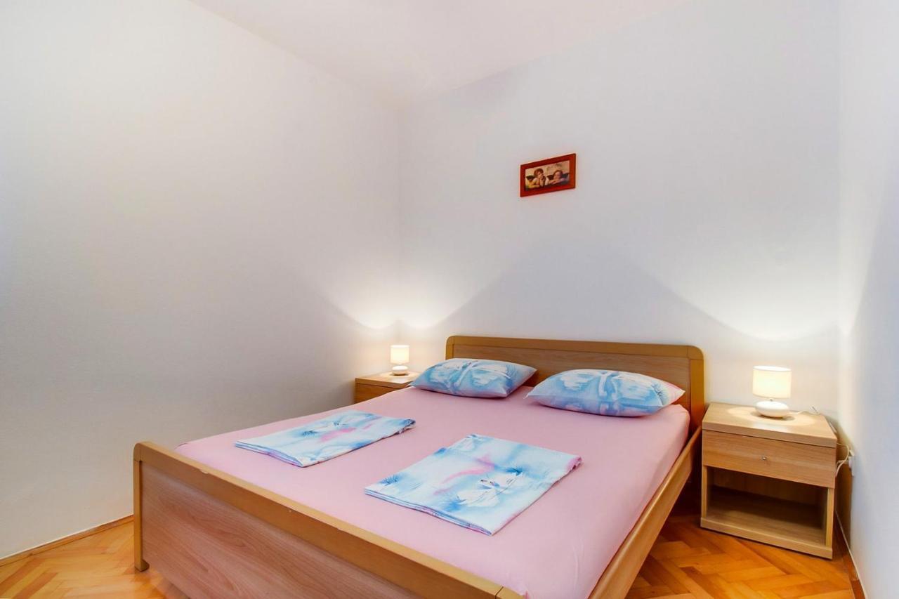 Apartments With A Parking Space Mali Losinj Exterior photo