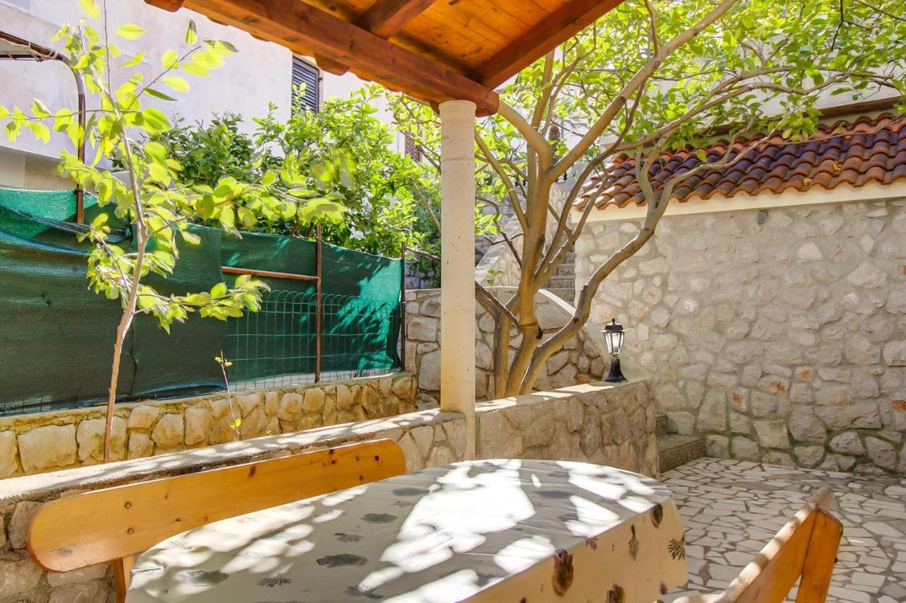 Apartments With A Parking Space Mali Losinj Exterior photo